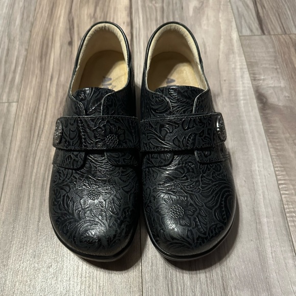 Alegria Womens Joleen Black Leather Embossed Mules US Size 7-7.5 - Picture 1 of 7